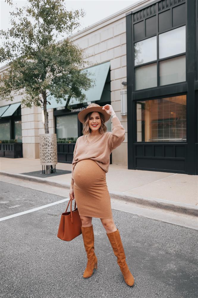 Fitted Skirt and Loose Sweater Maternity wear